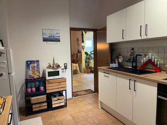 Küche an Wohnzimmer