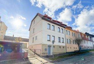 3 Haus mit Einfahrt