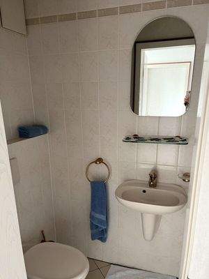 Kleines Badezimmer im Obergeschoss.jpg