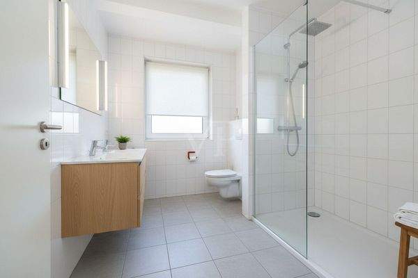 Badezimmer 1. OG. KI modifiziert