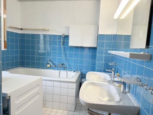 OG Badezimmer Bild 1 - Immobilien Baumeister Neubu