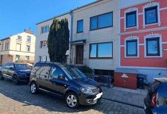 Strassenszene mit Häusern