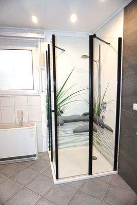 traumhafter Duschbereich im Bad EG.JPG