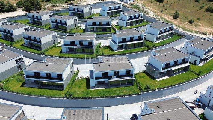 Villas for Sale in Bursa Bademli with Private Landscaped Garden