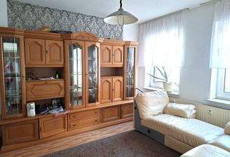 Hilders-Kerngemeinde,  große 3-Zimmer-ETW mit Renovierungsbedarf.