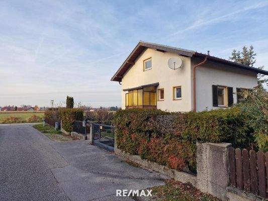 Haus bei einer ruhigen Straße