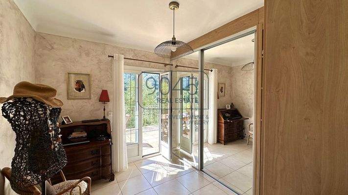 Ruhig gelegene Einfamilienvilla mit herrlichem Ausblick auf das mittelalterliche Dorf Peillon