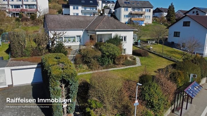 RAIBA IMMO - Wohnen am Sonnenhang 1 - Hausansicht von vorne