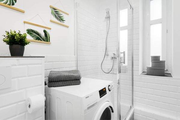Badezimmer mit Waschmaschine