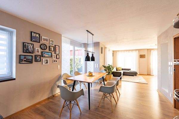 tageslichthelles Essen (A) 