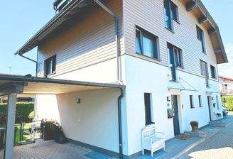 Doppelhaushälfte und Carport