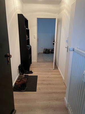 Eingangsbereich mit Blick in die Wohnung