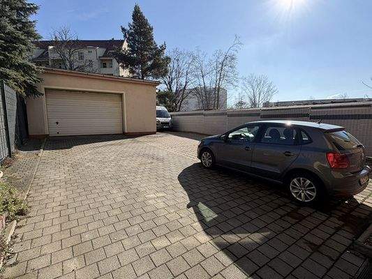 Stellplätze und Außenanlagen