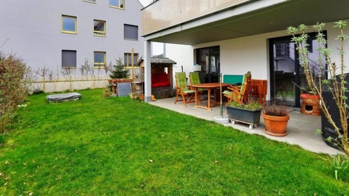 Terrasse mit Garten