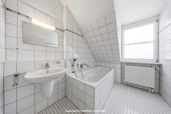 Badezimmer DG (Einliegerwohnung)