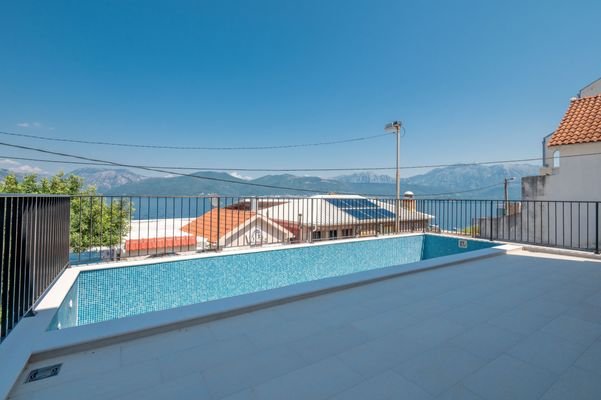 3 - Tivat, Krasici - newly built villa with a swim