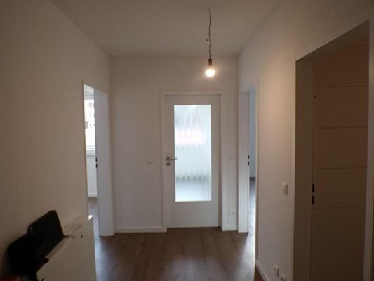 6 Flur - Blick Richtung Wohnung