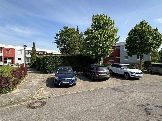 Parkplätze vor der Tür (öffentlich)