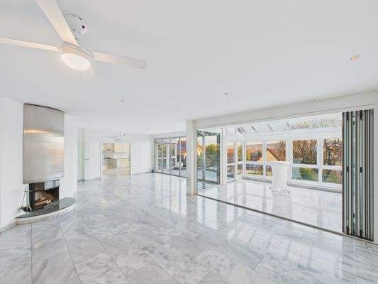 Wohn- Essbereich mit Wintergarten 