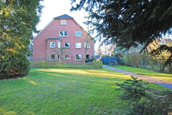 Garten und rückwärtige Ansicht