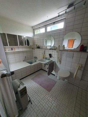 Hauptbad auf Schlafebene....jpg