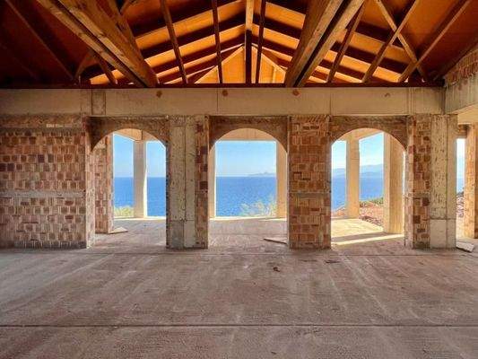Kreta, Elounda: Rohbau - Luxusvilla mit atemberaubender Aussicht zu verkaufen