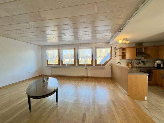 Wohn-/Esszimmer mit Küche DG