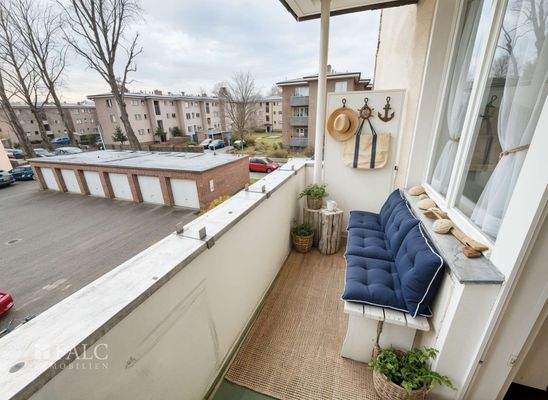 Balkon (KI bearbeitet) 