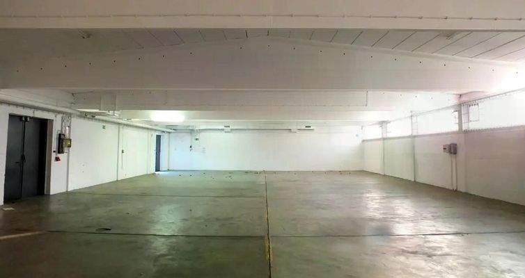 Lagerhalle Innenansicht 2.jpg