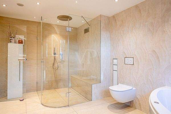 Ausschnitt Wannen- u. Duschbad