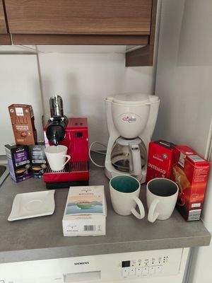 Kaffeefiltermaschine, Nespresso und Wasserkocher