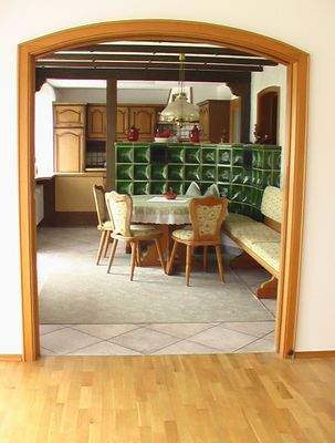 6a Blick vom Wohnzimmer Richtung Esszimmer u. Küche (welche heute eine helle Front hat).JPG