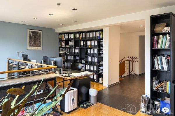 Büro im Galeriebereich