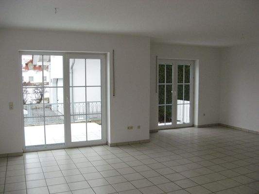 Wohnzimmer mit Zugang zur Terrasse