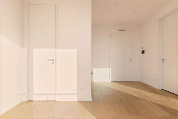 Wohnraum, links Hauswirtschaftsraum