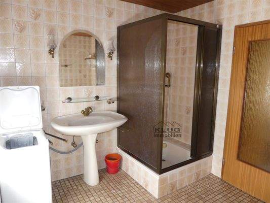 Bad WC im OG mit Dusche und Ba