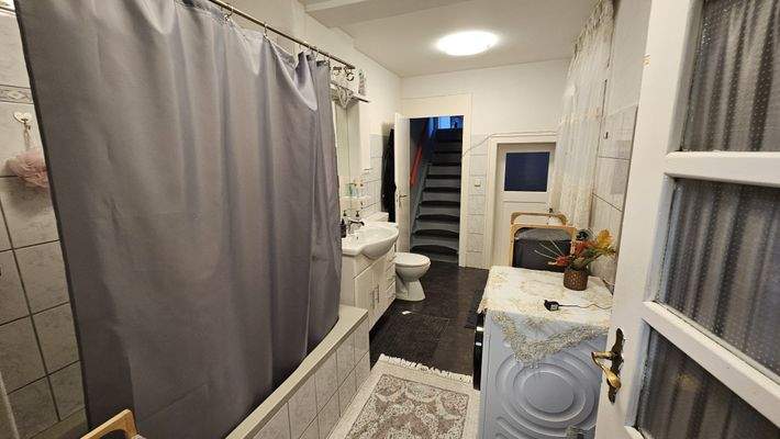 Vorderhaus_EG Bad_03.jpg