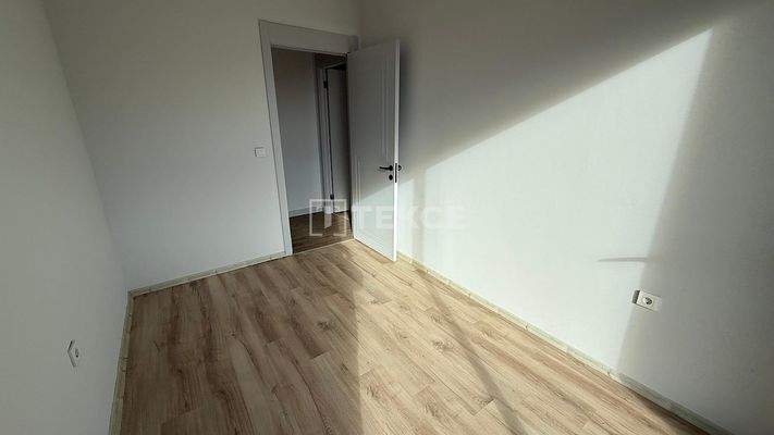 Panoramic Views Apartments in a Complex with a Pool in İzmir