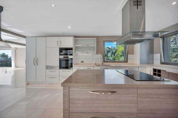 Open kitchen in villa in Costa d'en Blanes