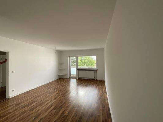 Wohnzimmer mit Balkon