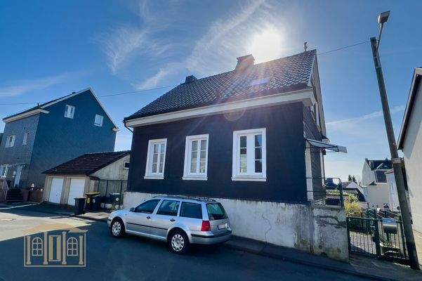 Haupthaus Straßenseite