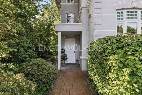 überdachter Hauseingang