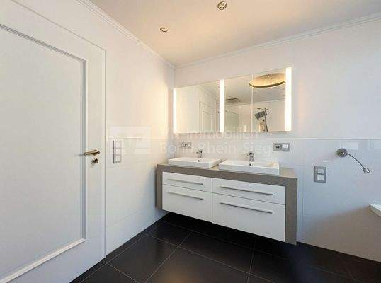 Doppelwaschbecken (unmöbliert) - (KI generiert)