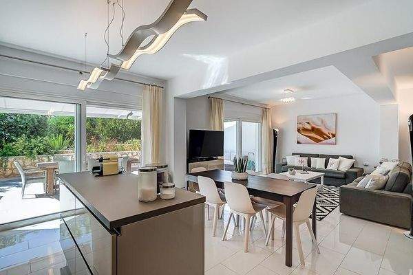 Kreta, Tersanas: Luxusvilla mit unschlagbarer Aussicht in ruhiger Lage zu verkaufen