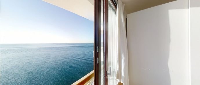 360 Grad-/ Frontal-/ Seitenblick auf das Meer