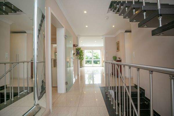 Entree mit "Weitblick" in den Garten