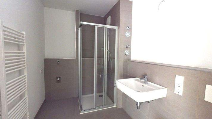 Badezimmer mit Dusche