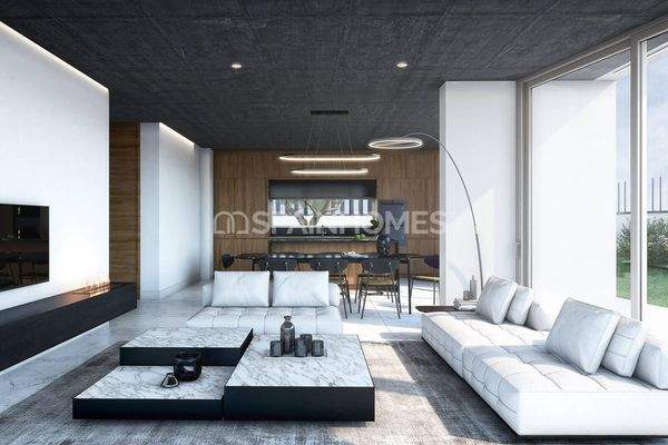 Townhouses in a Complex with Pool and Garden in Cambrils