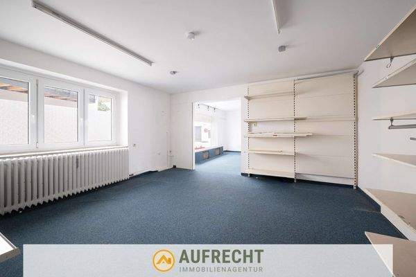 große Ladenfläche mit Fenster