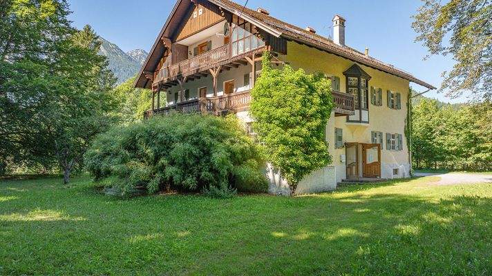 KITZIMMO-Historische Villa in idyllischer Lage kaufen - Immobilien Pinswang Tirol.